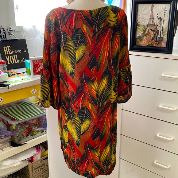 Leaf print dress. Flutter sleeves. Lined. Zip back closure. - Picture 2 of 4
